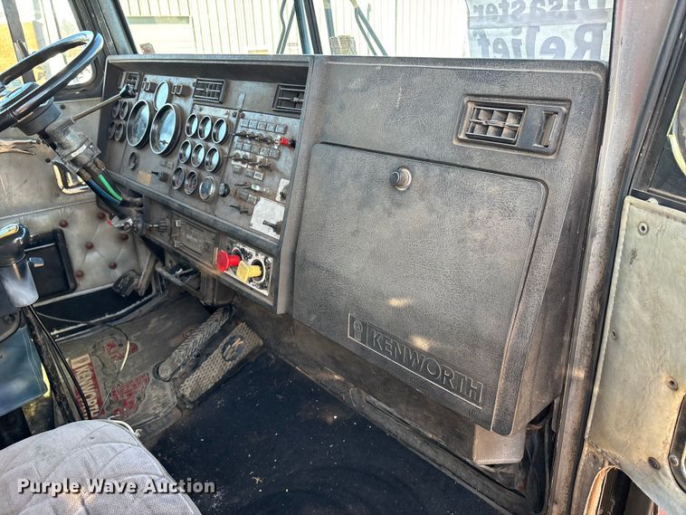 image for item EV3466 1994 Kenworth grapple crane truck