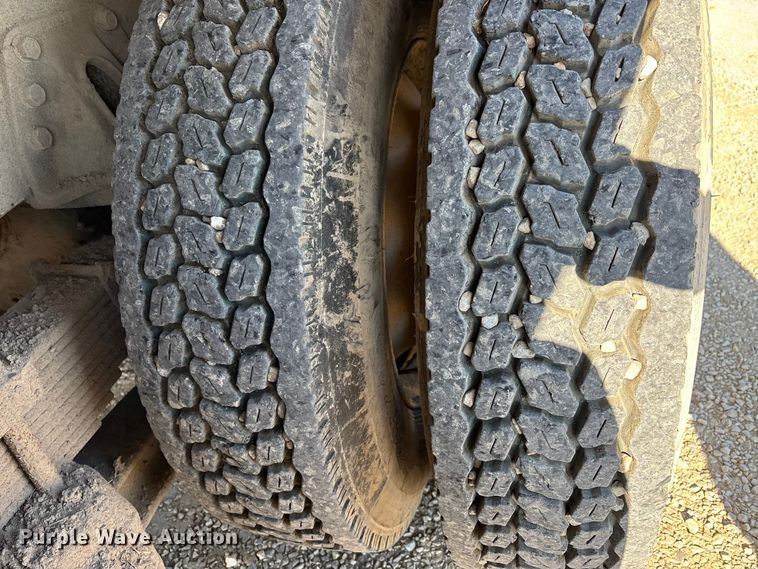 image for item EV3466 1994 Kenworth grapple crane truck