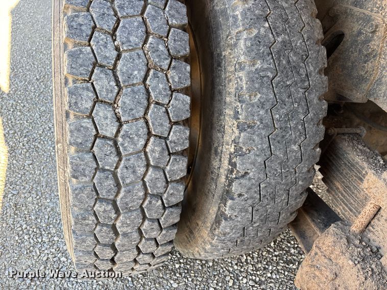 image for item EV3466 1994 Kenworth grapple crane truck