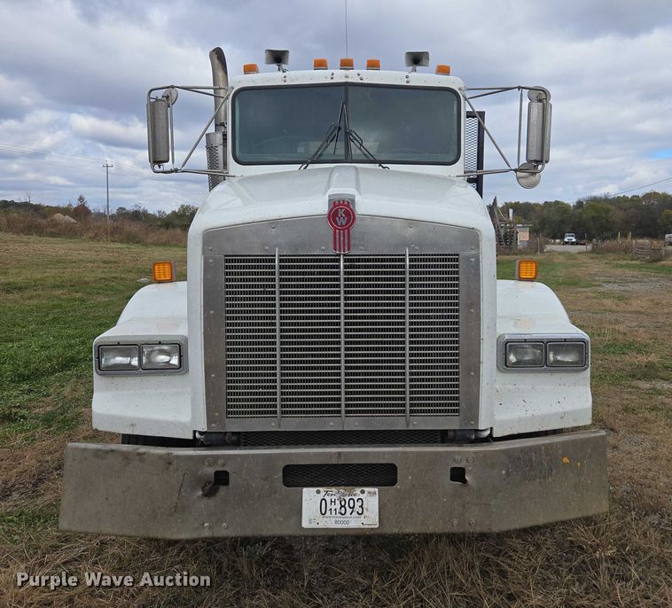 image for item EV4391 1996 Kenworth T800 flatbed truck