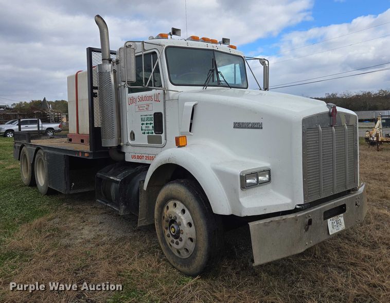 image for item EV4391 1996 Kenworth T800 flatbed truck