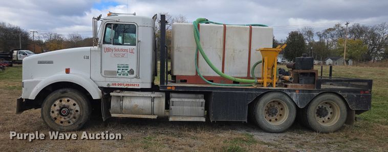 image for item EV4391 1996 Kenworth T800 flatbed truck