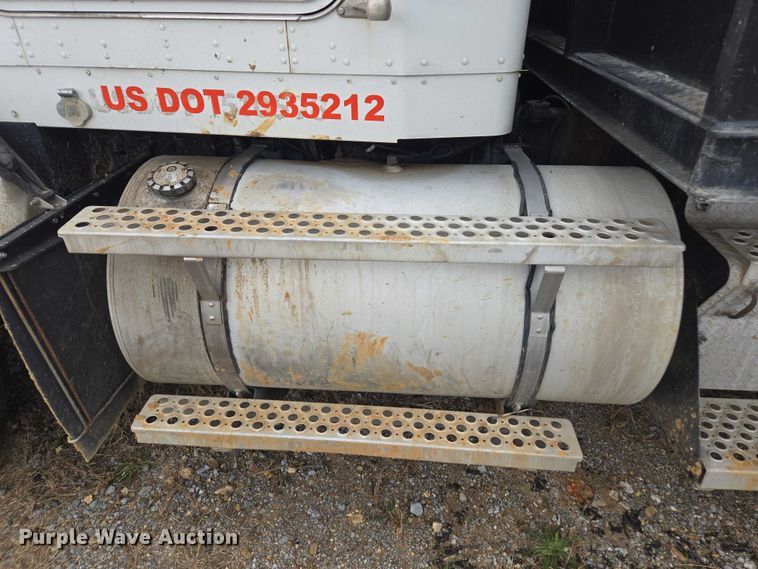 image for item EV4391 1996 Kenworth T800 flatbed truck