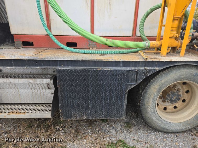 image for item EV4391 1996 Kenworth T800 flatbed truck