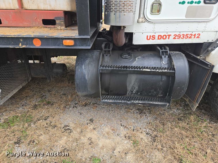 image for item EV4391 1996 Kenworth T800 flatbed truck