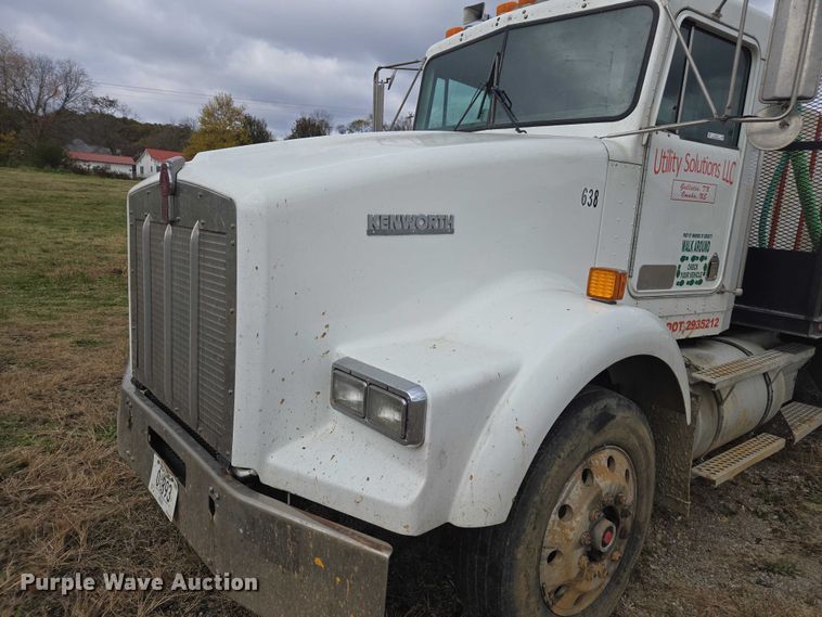 image for item EV4391 1996 Kenworth T800 flatbed truck