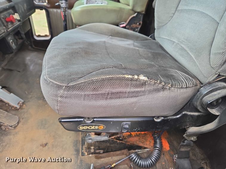 image for item EV4391 1996 Kenworth T800 flatbed truck