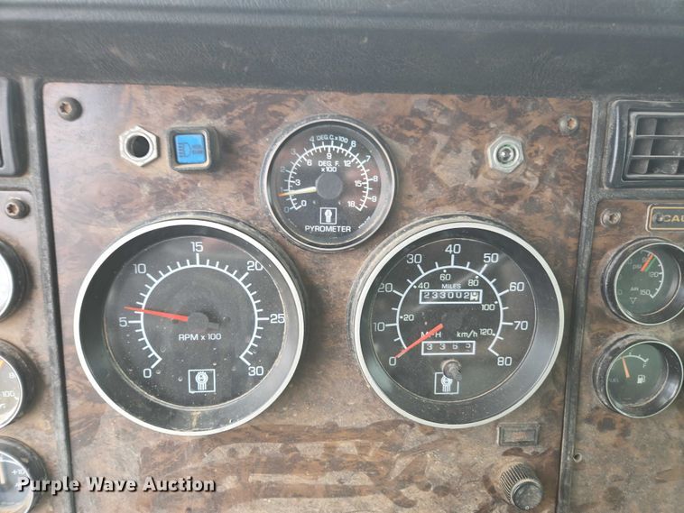 image for item EV4391 1996 Kenworth T800 flatbed truck