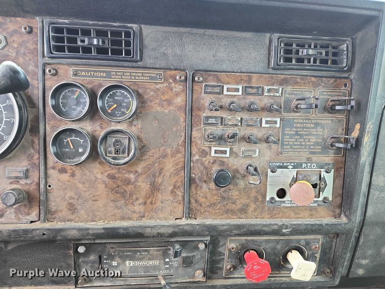 image for item EV4391 1996 Kenworth T800 flatbed truck