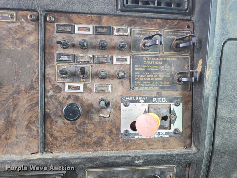 image for item EV4391 1996 Kenworth T800 flatbed truck