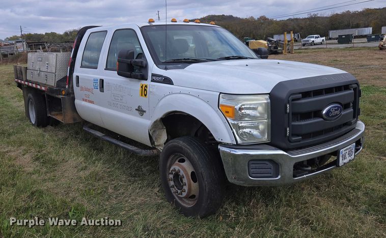 image for item EV4392 2015 Ford F550 Super Duty Crew Cab flatbed truck