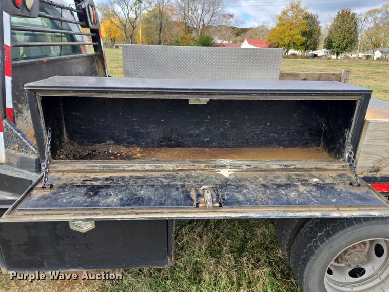 image for item EV4392 2015 Ford F550 Super Duty Crew Cab flatbed truck