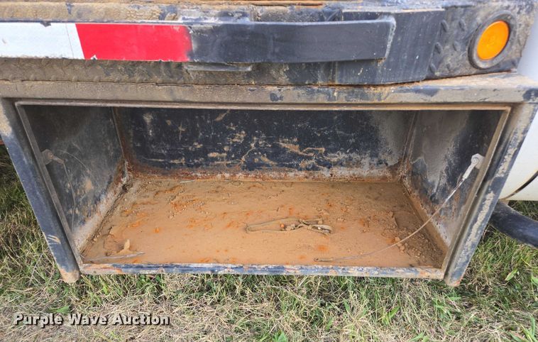 image for item EV4392 2015 Ford F550 Super Duty Crew Cab flatbed truck