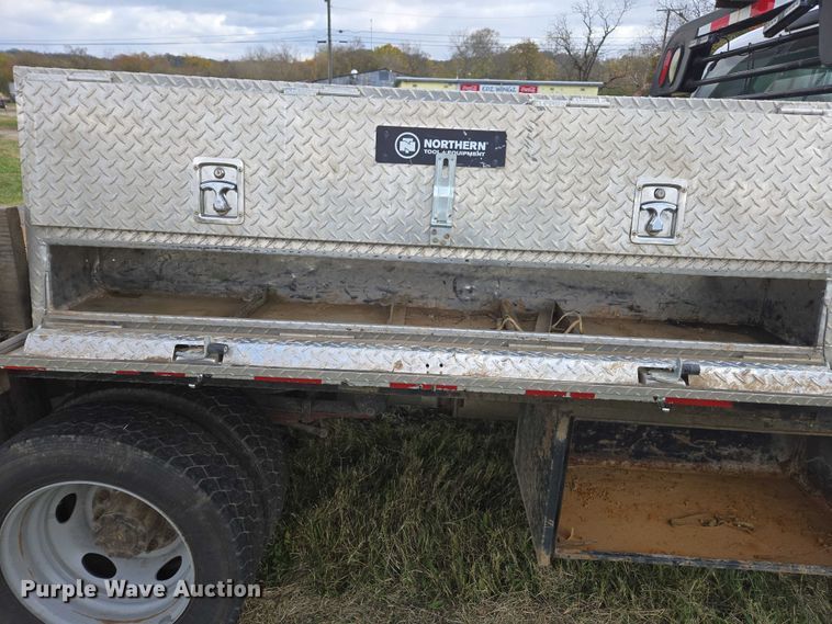 image for item EV4392 2015 Ford F550 Super Duty Crew Cab flatbed truck