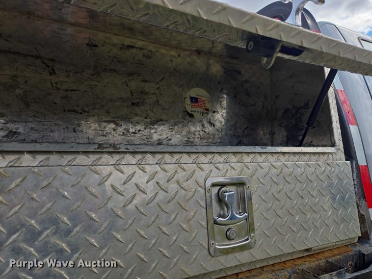 image for item EV4392 2015 Ford F550 Super Duty Crew Cab flatbed truck