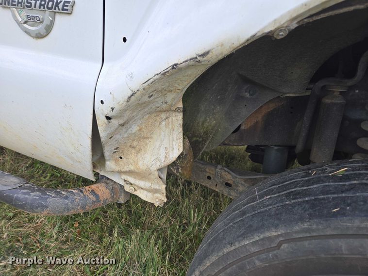 image for item EV4392 2015 Ford F550 Super Duty Crew Cab flatbed truck