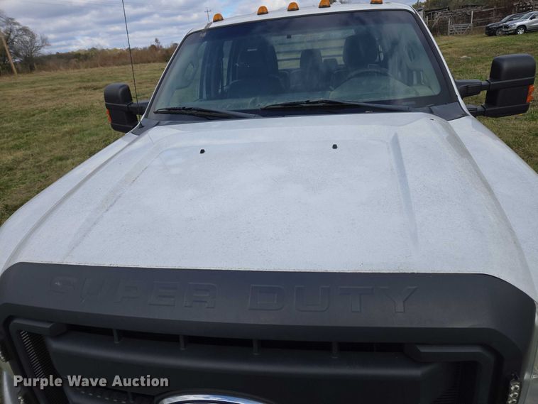 image for item EV4392 2015 Ford F550 Super Duty Crew Cab flatbed truck