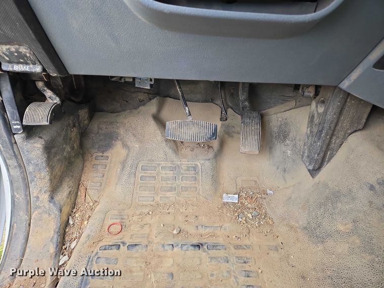 image for item EV4392 2015 Ford F550 Super Duty Crew Cab flatbed truck