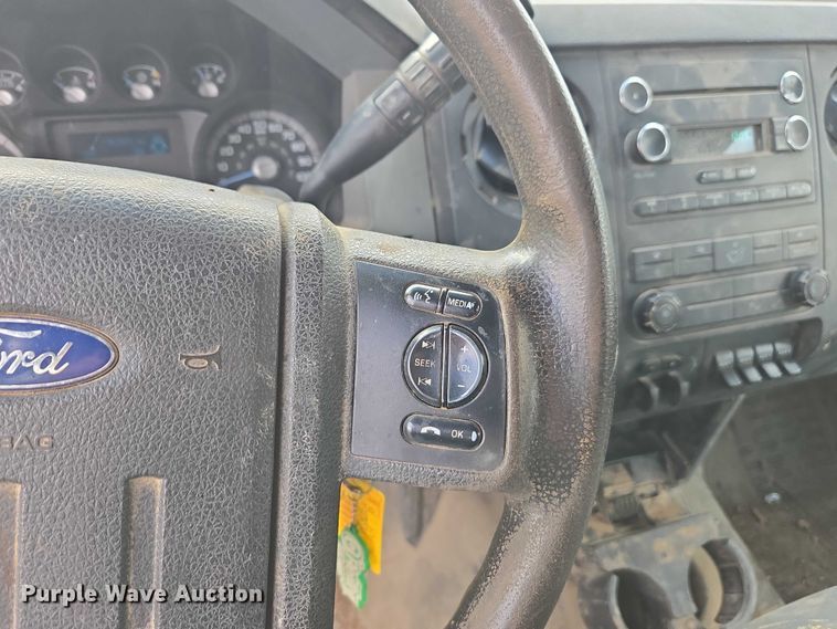 image for item EV4392 2015 Ford F550 Super Duty Crew Cab flatbed truck