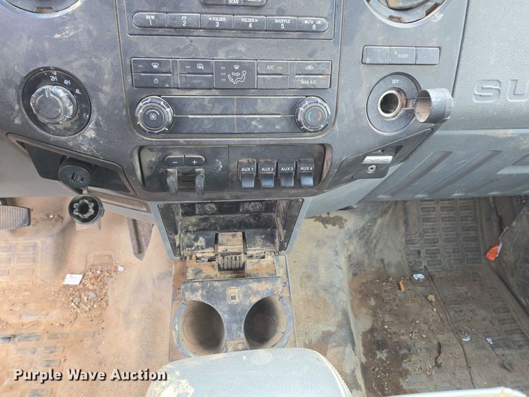 image for item EV4392 2015 Ford F550 Super Duty Crew Cab flatbed truck