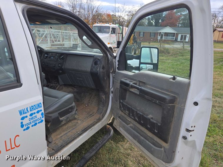 image for item EV4392 2015 Ford F550 Super Duty Crew Cab flatbed truck