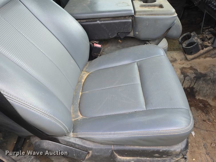 image for item EV4392 2015 Ford F550 Super Duty Crew Cab flatbed truck