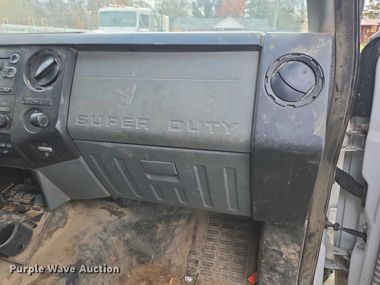 image for item EV4392 2015 Ford F550 Super Duty Crew Cab flatbed truck