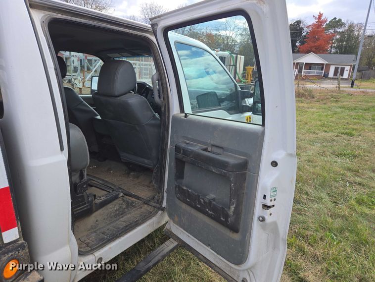 image for item EV4392 2015 Ford F550 Super Duty Crew Cab flatbed truck