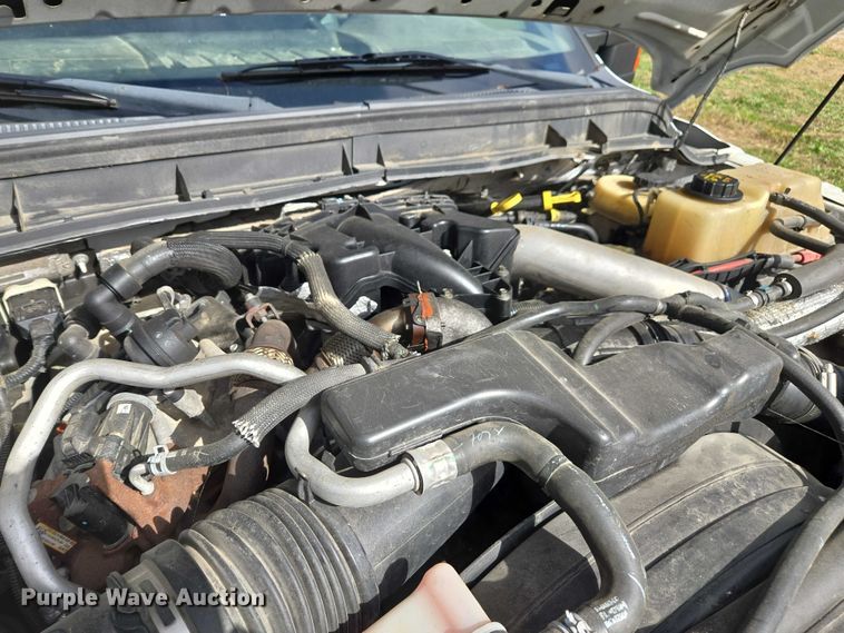 image for item EV4392 2015 Ford F550 Super Duty Crew Cab flatbed truck