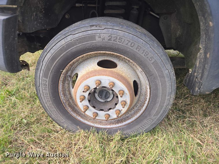 image for item EV4392 2015 Ford F550 Super Duty Crew Cab flatbed truck