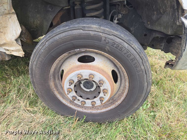 image for item EV4392 2015 Ford F550 Super Duty Crew Cab flatbed truck