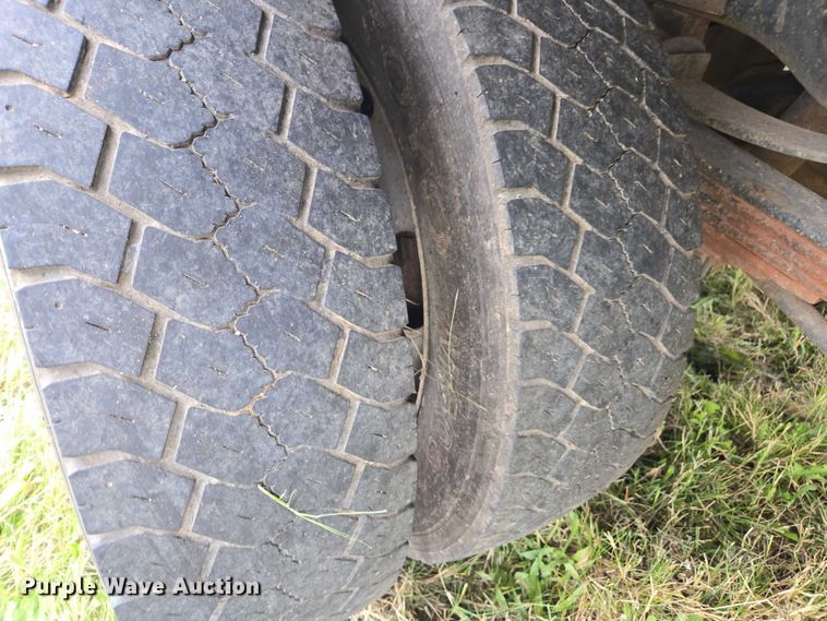 image for item EV4392 2015 Ford F550 Super Duty Crew Cab flatbed truck