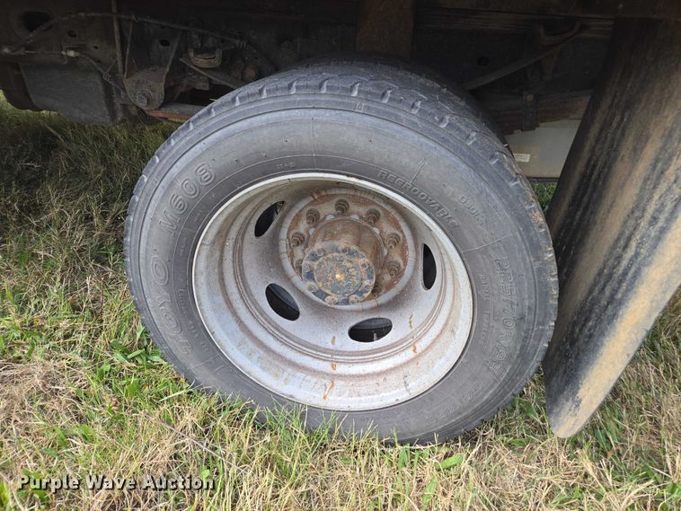 image for item EV4392 2015 Ford F550 Super Duty Crew Cab flatbed truck