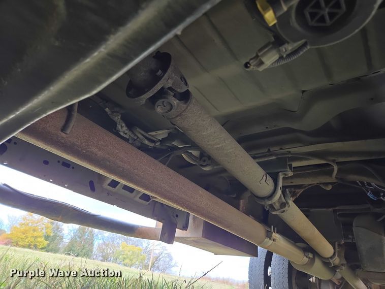 image for item EV4392 2015 Ford F550 Super Duty Crew Cab flatbed truck