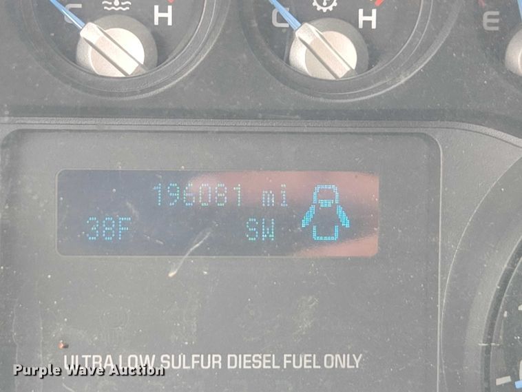 image for item EV4392 2015 Ford F550 Super Duty Crew Cab flatbed truck