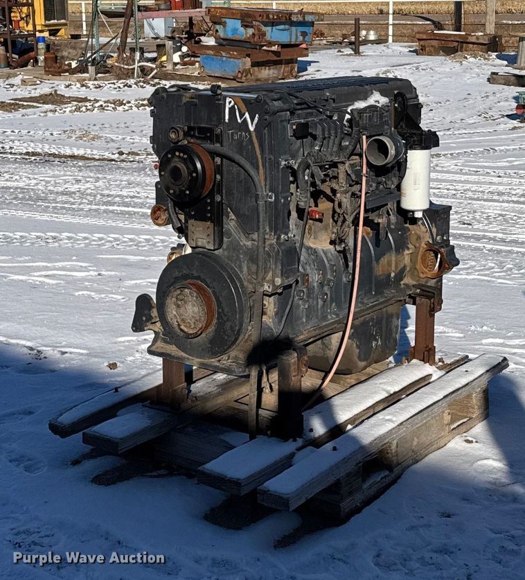 image for item FB0476 Cummins engine