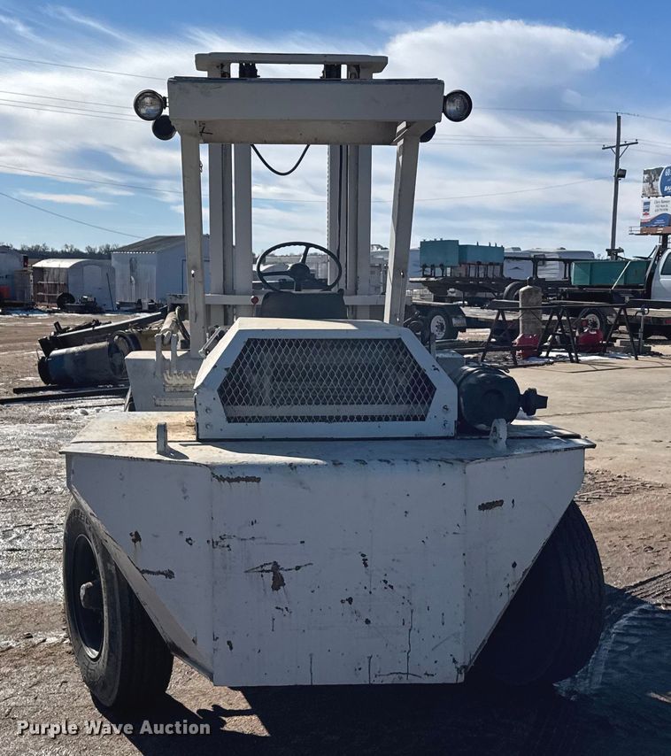 image for item FB0484 1989 Master Craft MC84L forklift