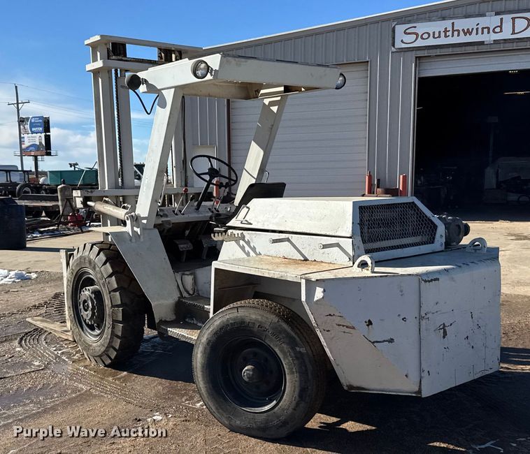 image for item FB0484 1989 Master Craft MC84L forklift