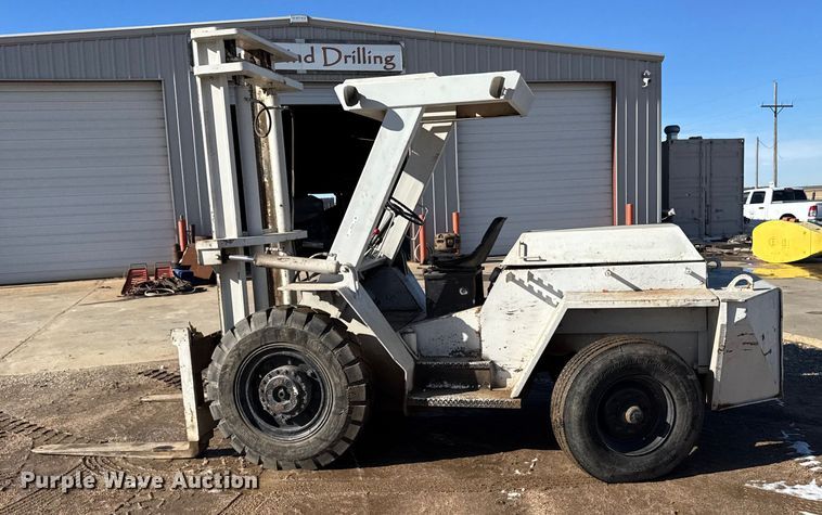 image for item FB0484 1989 Master Craft MC84L forklift