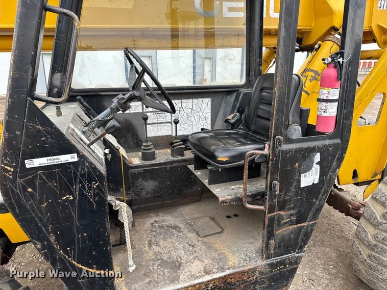 image for item FB0503 1995 Gehl 553 telehandler