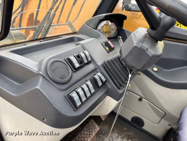 image for item FB0504 2014 Caterpillar TH407C telehandler