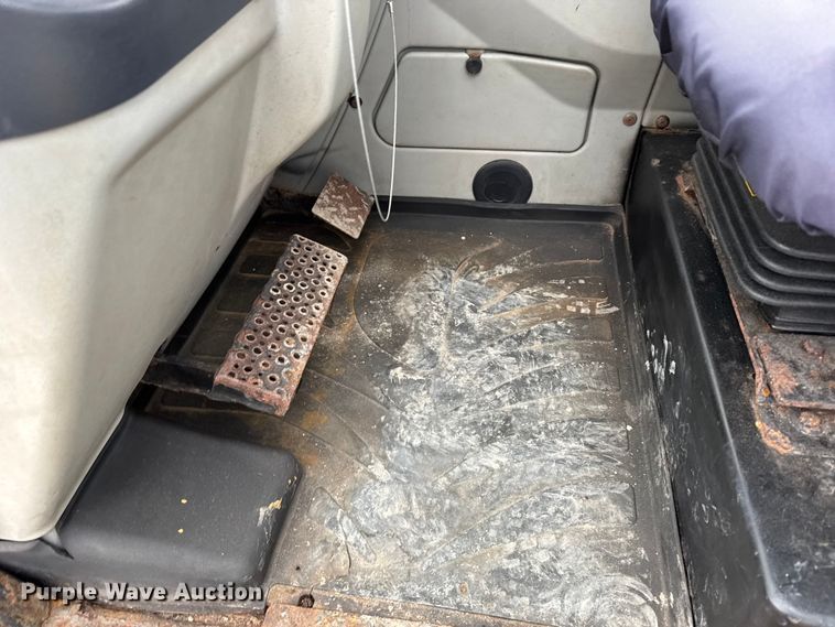 image for item FB0504 2014 Caterpillar TH407C telehandler