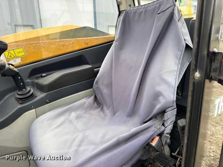 image for item FB0504 2014 Caterpillar TH407C telehandler