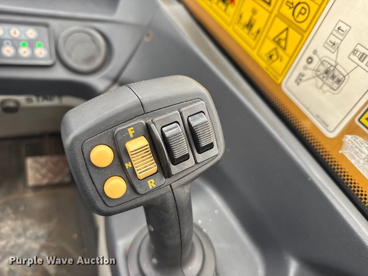 image for item FB0504 2014 Caterpillar TH407C telehandler