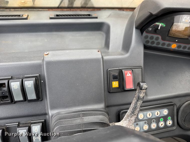 image for item FB0504 2014 Caterpillar TH407C telehandler