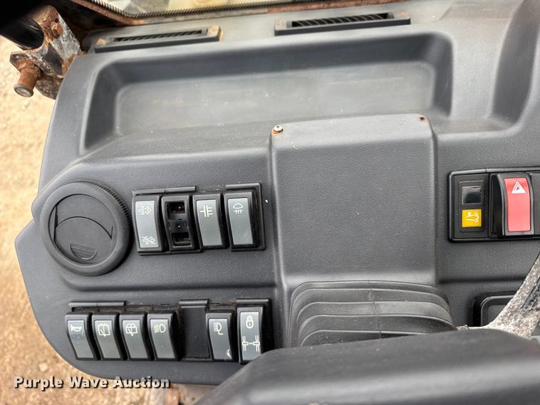 image for item FB0504 2014 Caterpillar TH407C telehandler