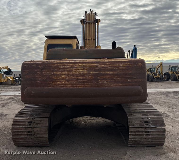 image for item FG1576 2000 Komatsu PC 220 LC excavator