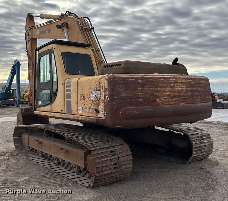 image for item FG1576 2000 Komatsu PC 220 LC excavator