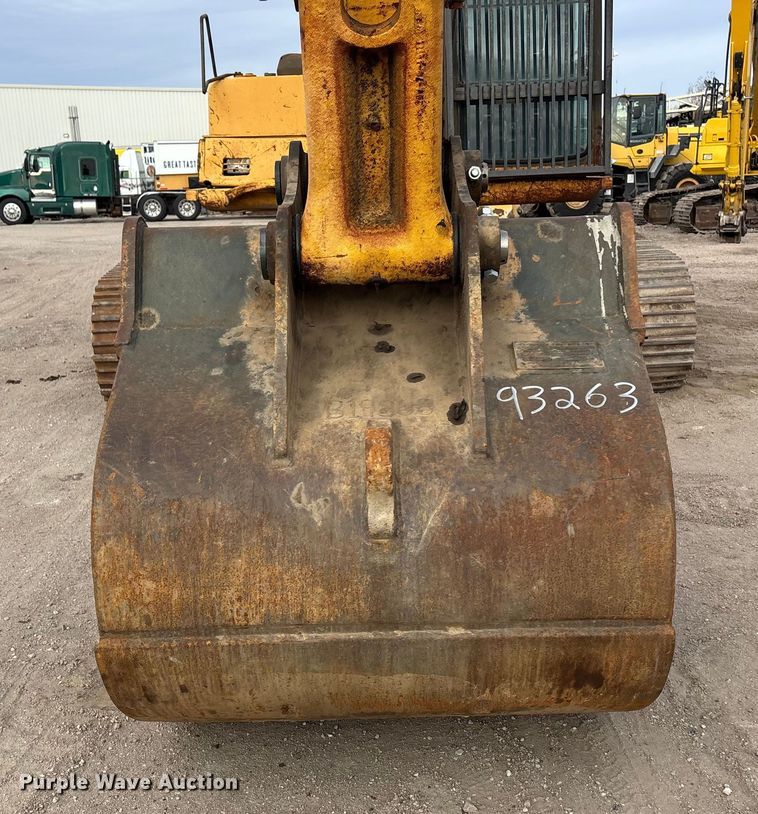 image for item FG1576 2000 Komatsu PC 220 LC excavator