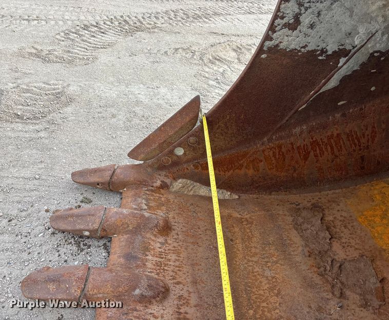 image for item FG1576 2000 Komatsu PC 220 LC excavator